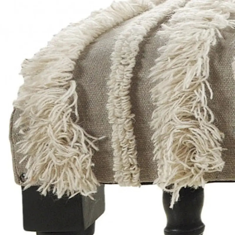 Banc de chambre en coton crème rembourré avec clous décoratifs rayés et pieds noirs