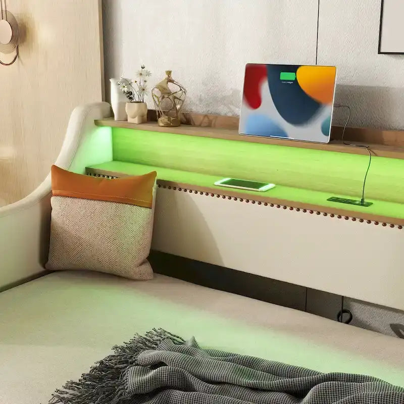 Lit de repos rembourré en cuir PU avec lumières LED, port de chargement USB et tête de lit de rangement
