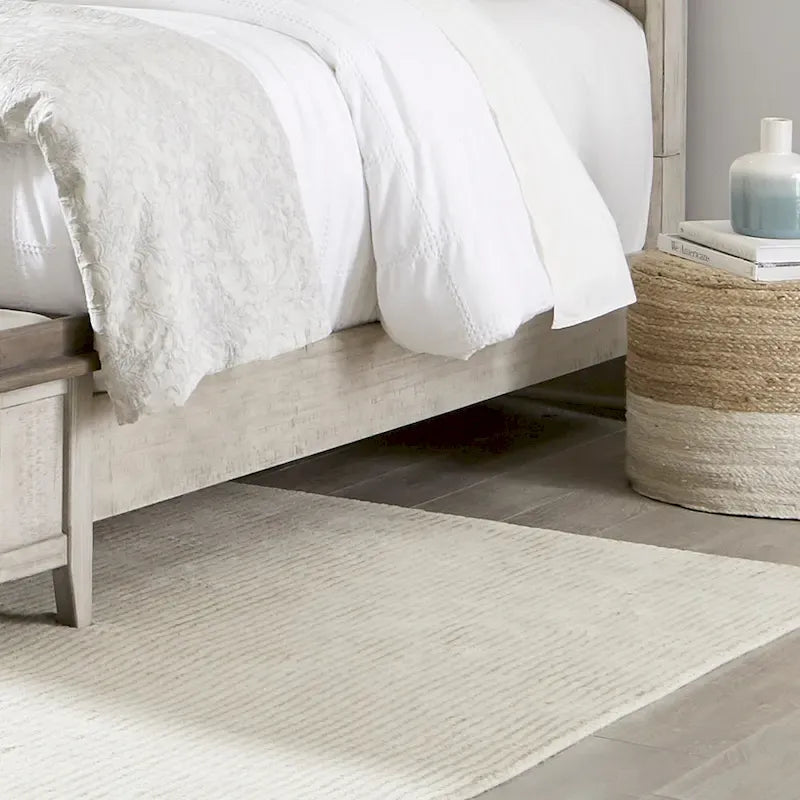Lit King Panel de ferme avec tête de lit à manteau et éclairage LED blanc patiné