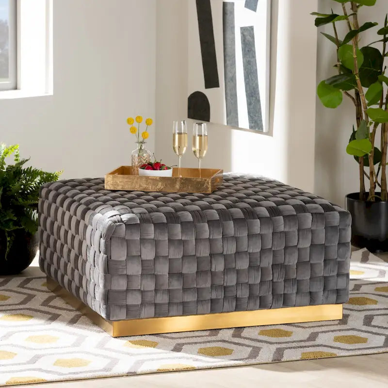 Pouf de cocktail carré tissé en velours gris avec base en métal doré