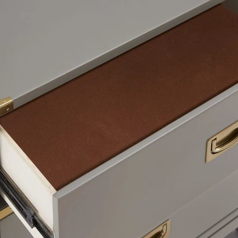 Table de chevet 3 tiroirs collection Campaign avec ferrures dorées, gris expresso blanc
