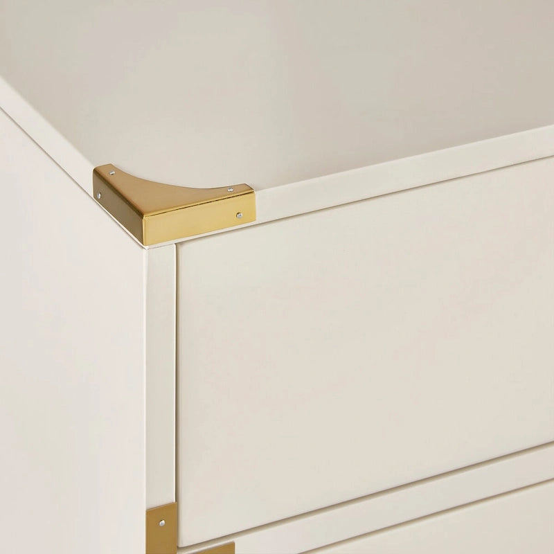 Table de chevet 3 tiroirs collection Campaign avec ferrures dorées, gris expresso blanc